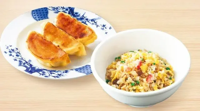餃子半チャーハンセット（バーミヤン）