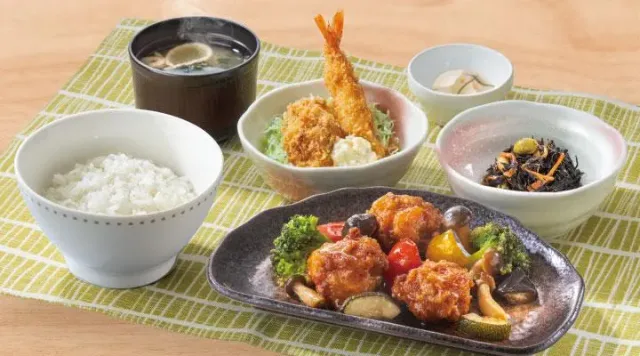 彩り野菜の黒酢から揚げ和膳 海老フライ＆カキフライ付き（ガスト）