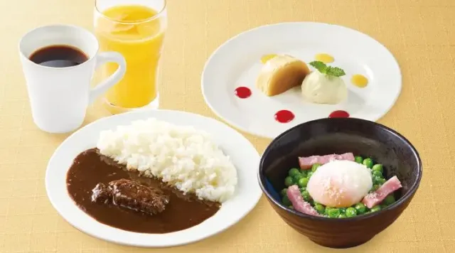 シェフおすすめ（ちいさなビーフライスカレー＆青豆と温泉卵のほっとサラダ＆ちょこっとチーズケーキ）（ジョナサン）