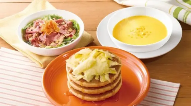 背徳のけずりバターパンケーキ+ローストビーフサラダ+北海道産とうもろこしのポタージュ（ジョナサン）