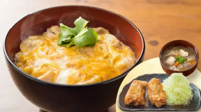 親子丼＆から揚げ・とん汁セット（から好し）