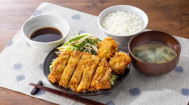 ジンギスカンダレで食べる“北海道” よくばり ザンギ定食（から好し）