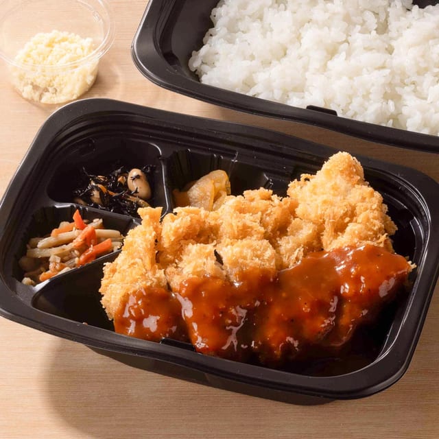 デミグラスチキンかつ 弁当（大戸屋）