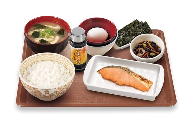 焼鮭たまかけ朝食 中盛（すき家）