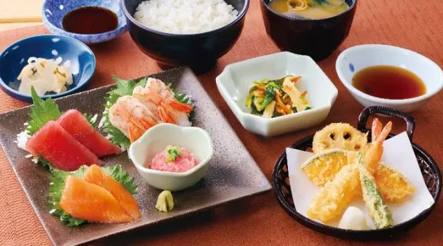 刺身４点盛りと小天ぷら膳（夢庵）
