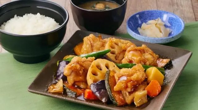 若鶏と彩り野菜の黒酢あんランチ（若鶏4個）（夢庵）